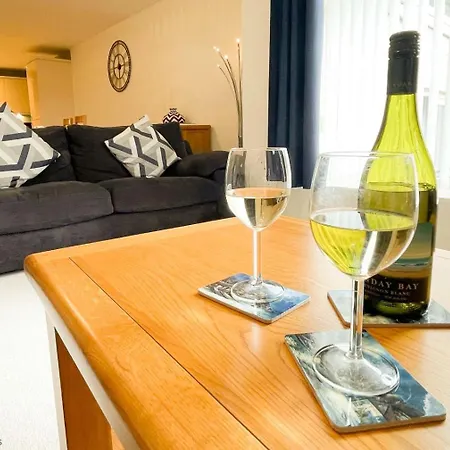 Tatil Evi Ohana, Caedmon's Prospect