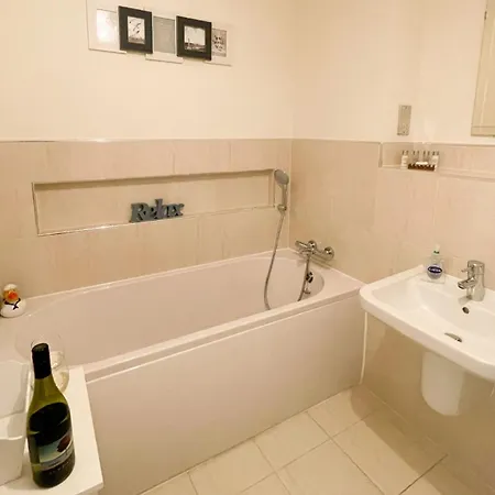 Tatil Evi Ohana, Caedmon's Prospect